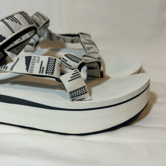 Teva Platform Sandals White Adjustable Straps Size 10 Geometric Gray - Picture 14 of 16